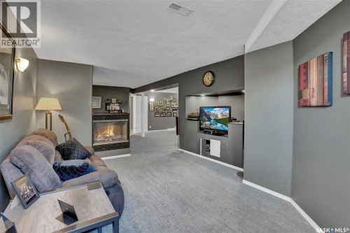 1355 Maple Leaf Crescent N, Regina, SK 