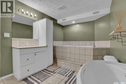 1355 Maple Leaf Crescent N, Regina, SK 