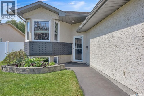 1355 Maple Leaf Crescent N, Regina, SK 