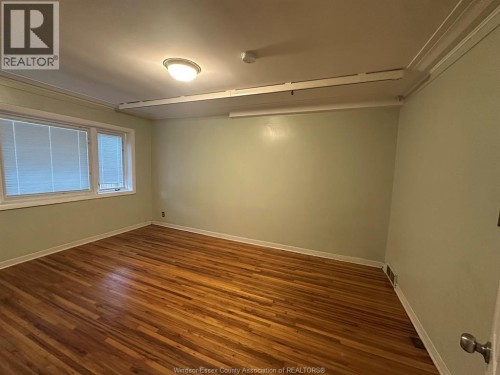 4360 HOWARD AVENUE , Windsor, Ontario N9G 1P4 3