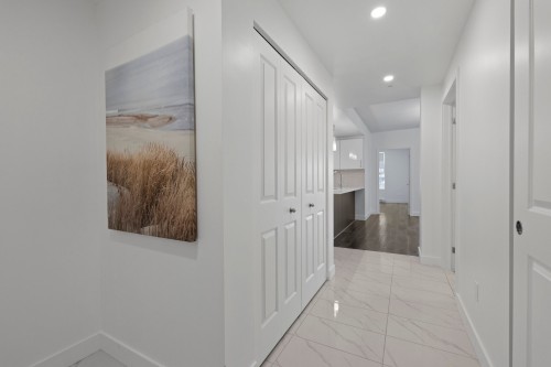 Passageway - 309-1500 Rue Émile-Bouchard, Vaudreuil-Dorion, QC 