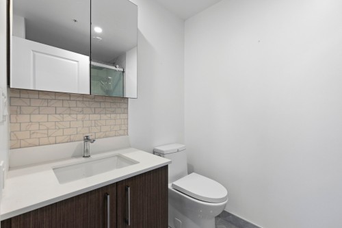 Master Bathroom - 309-1500 Rue Émile-Bouchard, Vaudreuil-Dorion, QC 