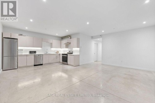LOWER - 182 CAMERON AVENUE , Toronto, Ontario M6M 1R7 4
