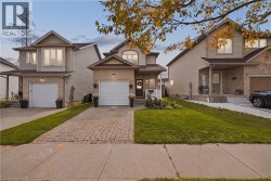 116 HENHOEFFER Crescent  Kitchener, ON N2E 4H3