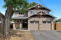 132 Crease Ave  Saanich, BC V8Z 1S7