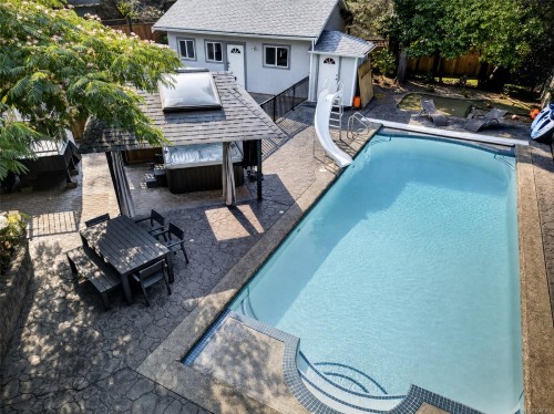 16 Edwards Estates Rd, View Royal, BC 