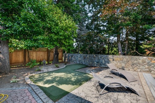 16 Edwards Estates Rd, View Royal, BC 