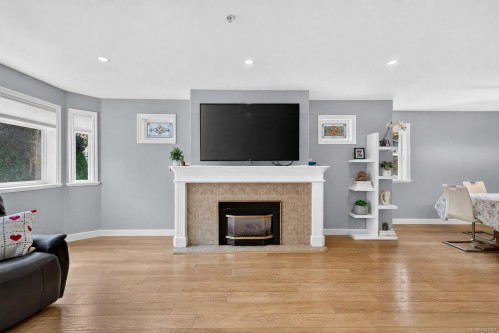 16 Edwards Estates Rd, View Royal, BC 