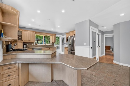 16 Edwards Estates Rd, View Royal, BC 