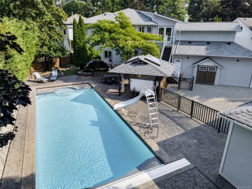 16 Edwards Estates Rd, View Royal, BC 