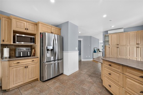 16 Edwards Estates Rd, View Royal, BC 