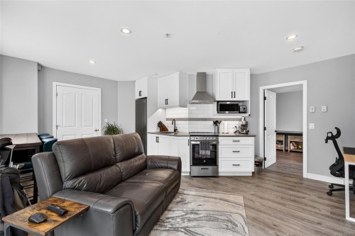 16 Edwards Estates Rd, View Royal, BC 