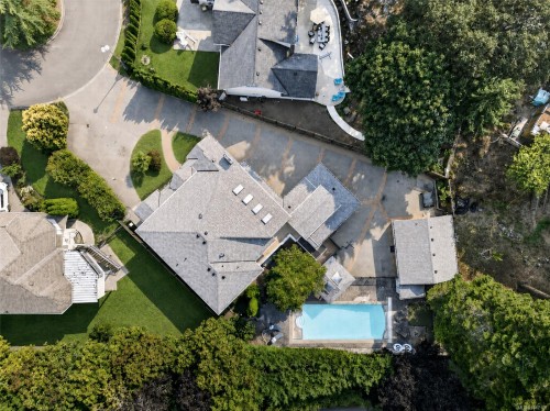 16 Edwards Estates Rd, View Royal, BC 