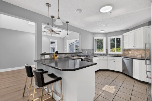 16 Edwards Estates Rd, View Royal, BC 
