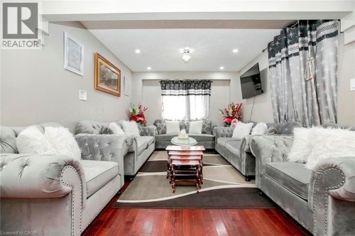 107 Glencliffe Court, Kitchener, ON 