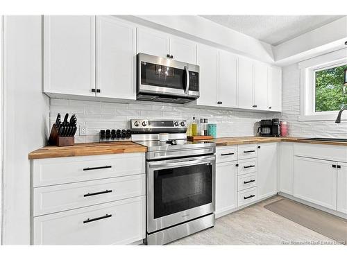 150 Charing Cres, Fredericton, NB 