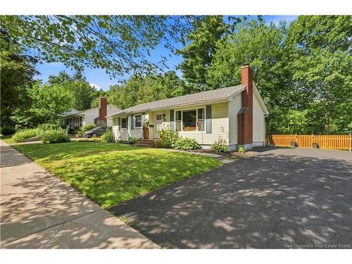 150 Charing Cres, Fredericton, NB 