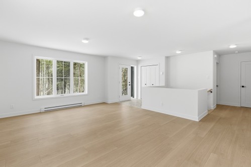 Salon - 86 Rue Du Belvédère, Saint-Hippolyte, QC 