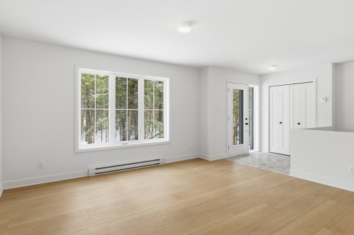 Salon - 86 Rue Du Belvédère, Saint-Hippolyte, QC 