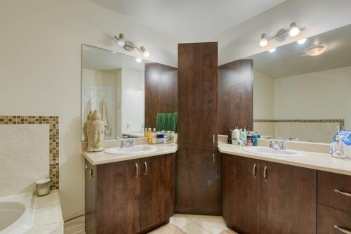 Salle de bains attenante à la CCP - 331 Rue De Barcelone, Dollard-Des-Ormeaux, QC 