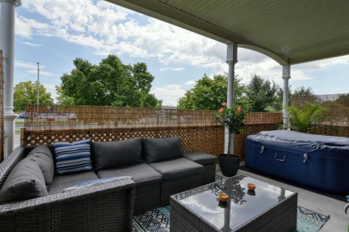 Balcon - 331 Rue De Barcelone, Dollard-Des-Ormeaux, QC 