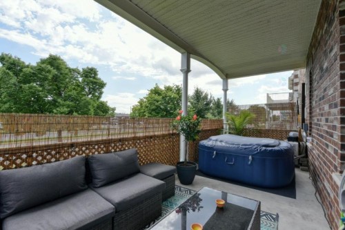 Balcon - 331 Rue De Barcelone, Dollard-Des-Ormeaux, QC 
