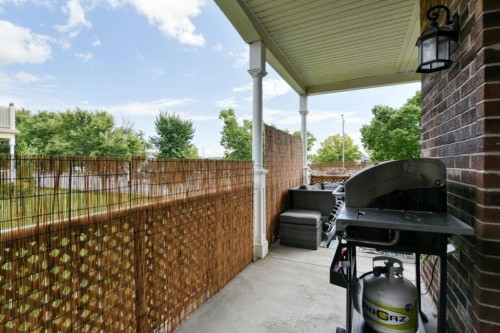 Balcon - 331 Rue De Barcelone, Dollard-Des-Ormeaux, QC 
