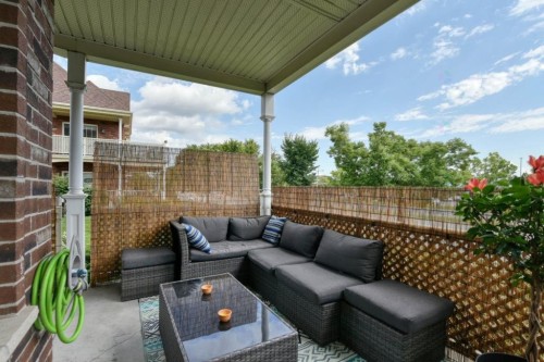 Balcon - 331 Rue De Barcelone, Dollard-Des-Ormeaux, QC 