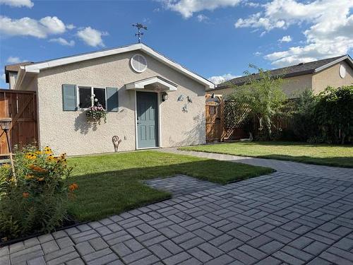 59 Chelston Gate, Winnipeg, MB 