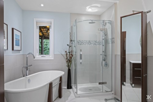 Salle de bains - 4628 Rue Du Pirée, Laval (Vimont), QC 