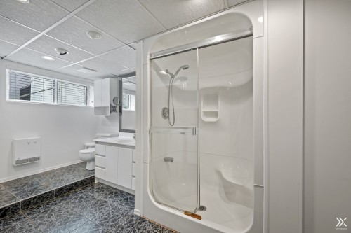 Salle de bains - 4628 Rue Du Pirée, Laval (Vimont), QC 