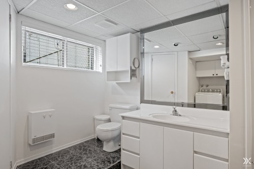 Salle de bains - 4628 Rue Du Pirée, Laval (Vimont), QC 