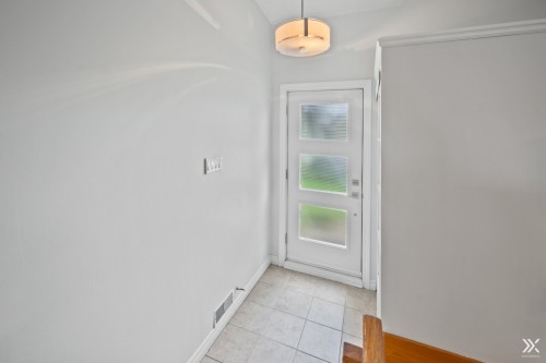 Hall d'entrée/Vestibule - 4628 Rue Du Pirée, Laval (Vimont), QC 