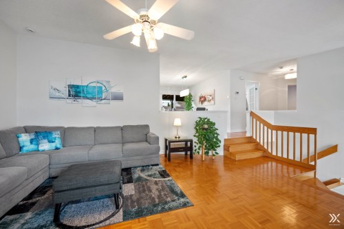 Salon - 4628 Rue Du Pirée, Laval (Vimont), QC 