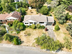 3278 Henderson Rd  Oak Bay, BC V8P 5A6