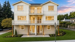 #3-768 Lindsay St Saanich, BC V8Z 3E1