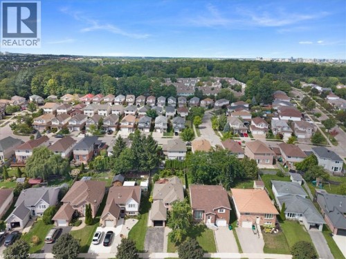 Residential area with a variety of architectural styles, mature trees, and paved streets - 150 Bankside Drive, Kitchener, ON 