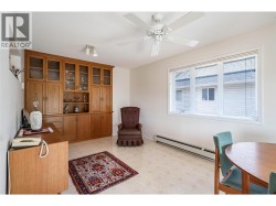 Spacious dining room - 