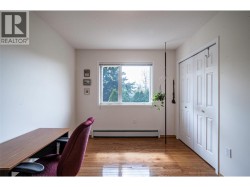 Bedroom 1 on main floor - 
