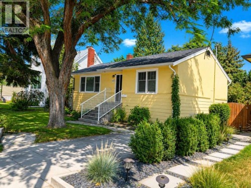 1935 Carruthers Street  Kelowna, BC V1Y 3B7