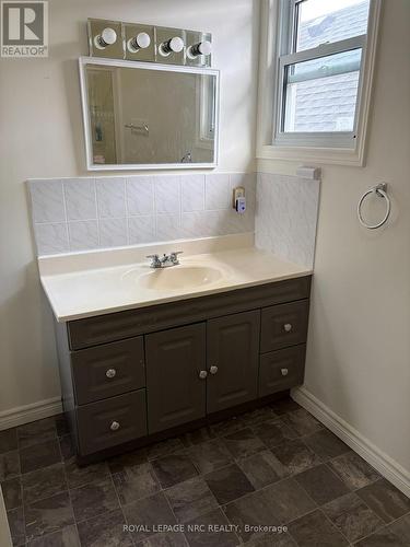 2nd floor 3 pc bath - 42 North Street, St. Catharines (Downtown), ON 