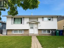 110 Arnason CRESCENT  Saskatoon, SK S7H 4M8