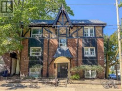 18 - 382 DOVERCOURT ROAD  Toronto, ON M6J 3E6