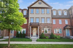 17 CROSSBILL ROAD  Brampton, ON L7A 3Z5