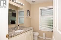 Main Bathroom. - 