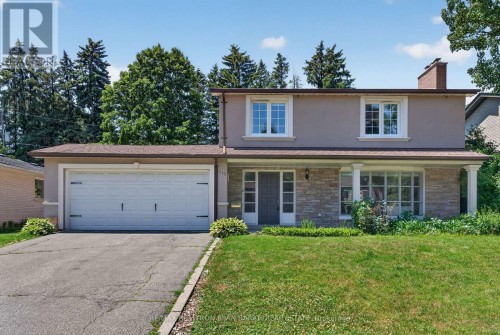 215 GRANDVIEW AVENUE  Markham, ON L3T 1J3