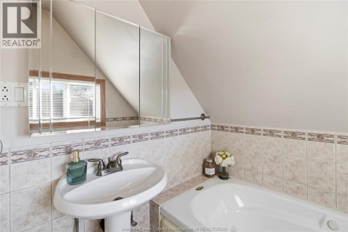 1776 Hall, Windsor, ON 
