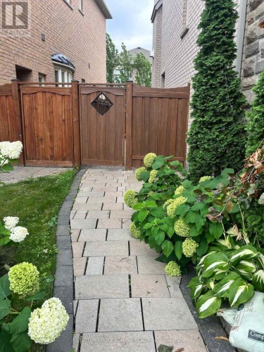 307 CHATFIELD DRIVE , Vaughan, Ontario L4H 3R7 3