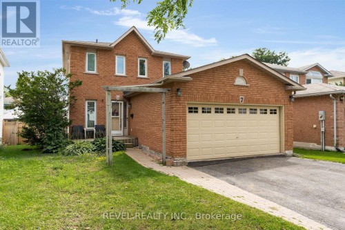 7 PENTON DRIVE  Barrie, ON L4N 7A3