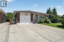 128 HADELAND Avenue Hamilton, ON L9C 5Z9